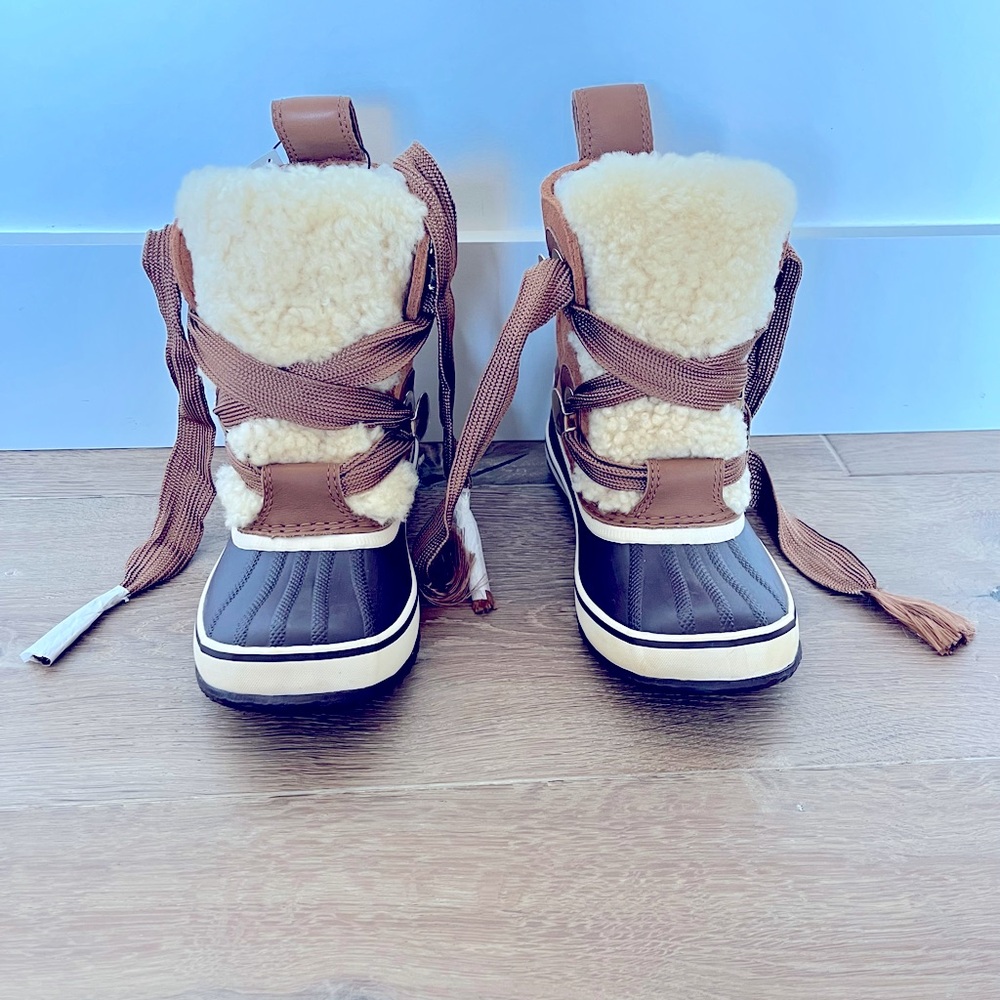 SORELxCHLOE BRAND NEW WINTER BOOTS